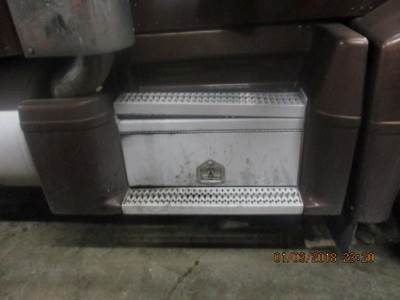 Peterbilt 377 Right Tool Box