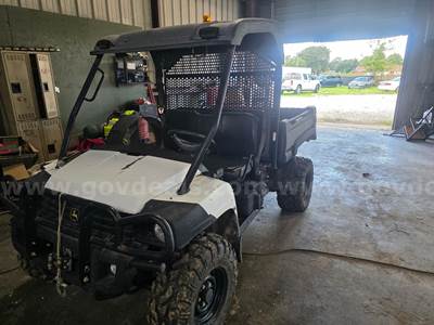 2016 John Deere Gator Full-Size Heavy Duty 4x4 Crossover Utility Vehicle