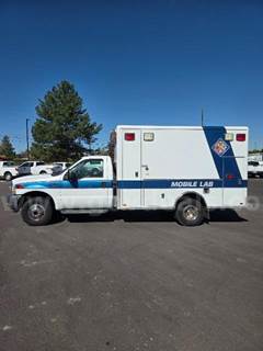 2002 Ford F-350 Ambulance