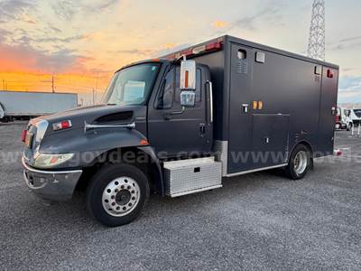 2002 International 4300 ambulance rescue vehicle
