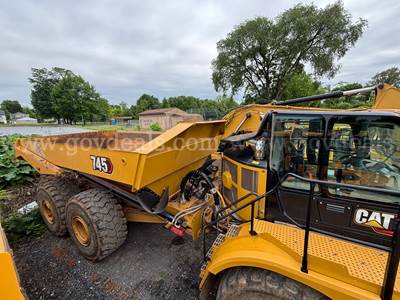 2022 Caterpillar 745 Articulated Haul Truck w/ Tailgate