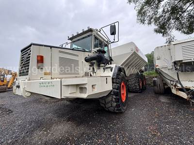 2002 Volvo A30C Articulated Dump Truck w/ Stoltz 27-Ton Articulated Truck Spreader