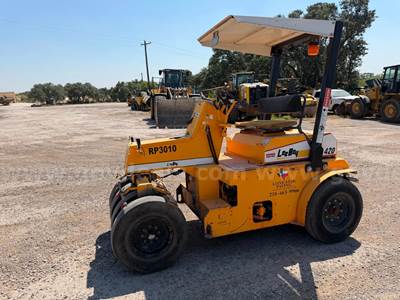 2011 Leeboy Pneumatic Roller