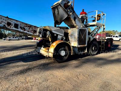 2009 Roadtec MTV1000D Material Transfer Vehicle