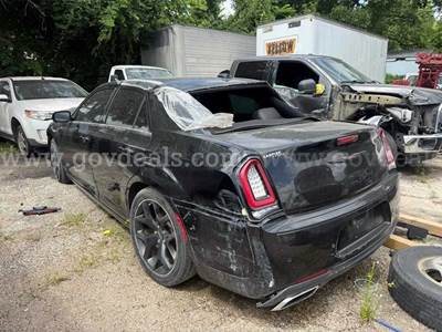 2022 Chrysler 300 **WRECKED LOW MILES CLEAN TITLE**