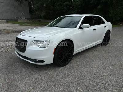 2017 Chrysler 300 AWD Super Clean!