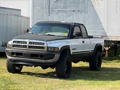 1998 DODGE RAM 1500 ST-4X4- 5.9L-automatic/runs/drives - clean title