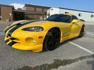 2002 Dodge Viper GTS 39k miles Viper Race Yellow SELLING NO RESERVE !!!!!!!!!!