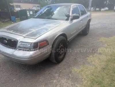 2010 Ford Crown Victoria — 210,350 miles — Clean Title