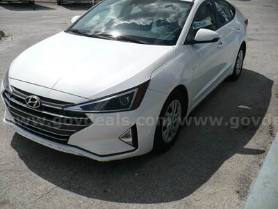 2020 Hyundai Elantra SE, 4AT, 30 plus MPG, 53k Miles