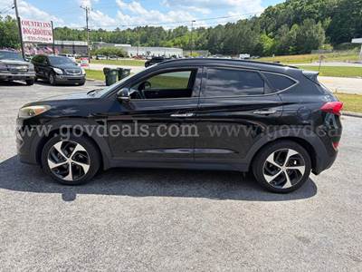 2017 Hyundai TUCSON LIMITED-1.6L runs/drives - clean title/145K miles-NO RESERVE