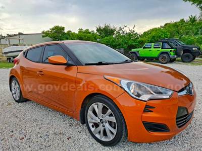 2016 Hyundai Veloster Base 6AT