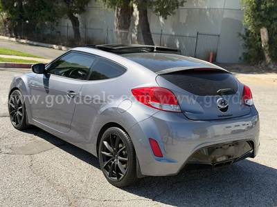 2016 Hyundai Veloster Base 6AT
