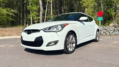 2016 Hyundai Veloster Base 6AT
