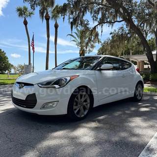 2017 Hyundai Veloster Base 6AT
