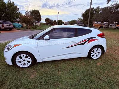 2017 Hyundai Veloster Base 6AT (( 2 MONTH WARRANTY  ON THE ENGINE ))