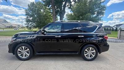 2017 Infiniti QX80 4WD – 5.6L V8, Fully Loaded, Leather, 127k Miles