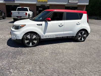 2017 Kia Soul 2.0L/clean title/clean carfax-runs/drives great-166k miles