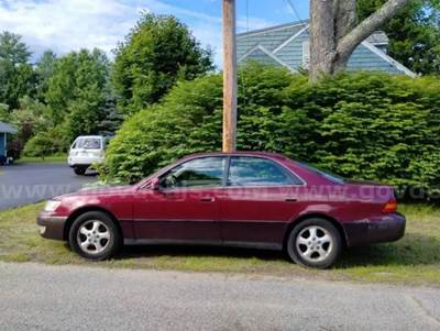1998 Lexus ES300 250,000 miles. Runs and drives great!! NO RESERVE!!! L@@K!!!!