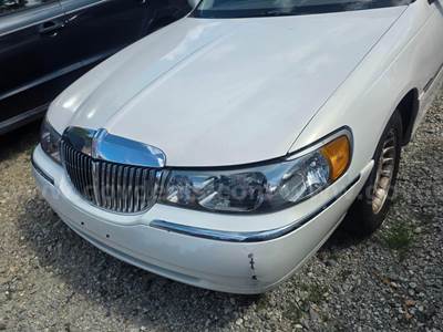 1999 Lincoln Town Car Executive