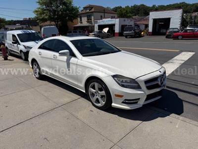 2013 Mercedes-Benz CLS-550 4Matic LOW MILES!