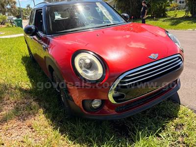 2016 Mini Clubman 4 door very clean