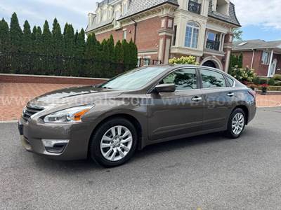 2015 Nissan Altima 2.5 SV original 69k mileage