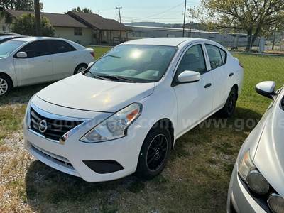 2018 Nissan Versa S/5 speed 1.6L-clean title/clean carfax/runs (read description)102k miles