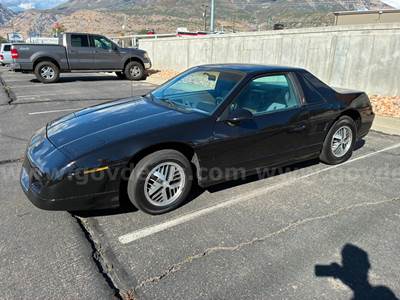 1986 PONTIAC FIERO RUNS AND DRIVES - SHIPPING AVAILABLE