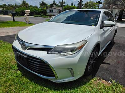 2018 Toyota Avalon XLE Premium little body damage
