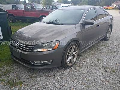 2013 Volkswagen Passat 2.0L TDI SE w/Sunroof & Nav No Reserve
