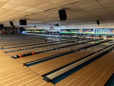 24 QubicaAMF 90XLi Bowling Pinspotters & Bowling Alley Wood Flooring