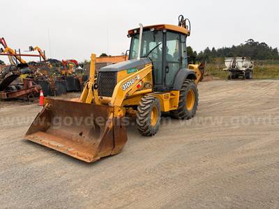 2 Lots: 2001 John Deere 310 SG Backhoes