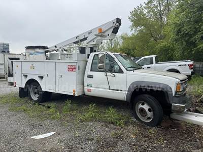 2000 Chevrolet 3500 Bucket Truck