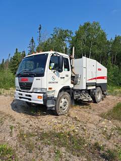 Elgin 3300 Sweeper 2011 Nissan UD3000