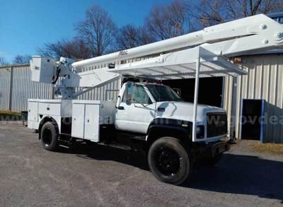 2002 GMC C7 Boom / Bucket Truck