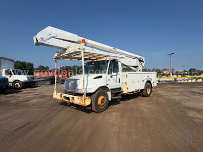 2004 International 4300 SBA S/A Bucket Truck