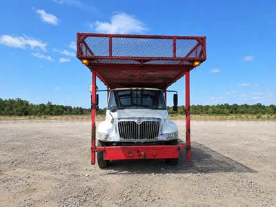 2004 International 4400  Bridge inspection Challenger 3425, Platform Scissor Lift