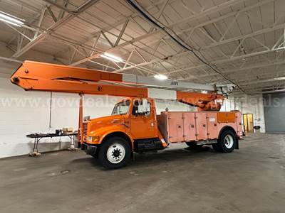 2000 International 4900 Boom / Bucket Truck