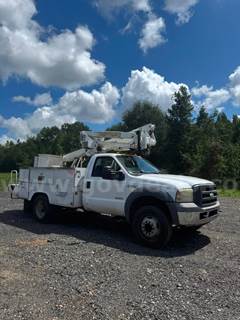 2005 Ford F-550 / Altec AT37G