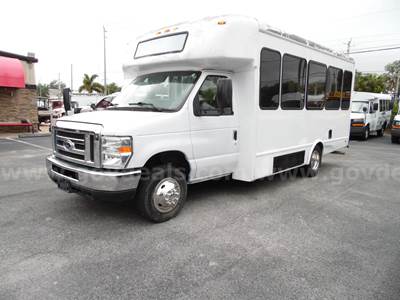 2019 FORD E350 Shuttle Bus  73,258 Miles