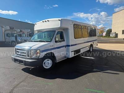 RARE***2013 Ford E-450 Super Duty ADA Champion Bus -24 passengers