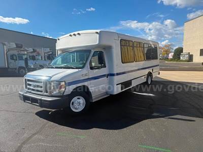 RARE***2013 Ford E-450 Super Duty ADA Champion Bus -24 passengers