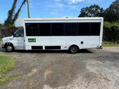2012 Ford Econoline Starcraft Bus