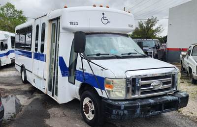 2009 Ford Econoline - Champion Mini Wheelchair Bus CUTAWAY, 6.8L V10 SOHC 20V
