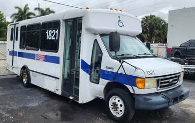 2006 Ford Econoline - Champion Mini Wheelchair Bus CUTAWAY, 6.8L V10 SOHC 20V