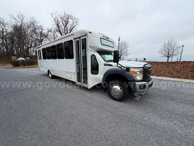 2013 Ford F-550 Bus -