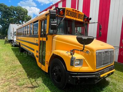 2002 FREIGHTLINER Diesel /Automatic-72 PASS.BUS -100,926 miles -CLEAN TITLE