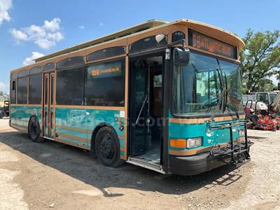 2009 GILLIG MODEL G27E102N2; LOW FLOOR BEACH TROLLEY PASSENGER BUS
