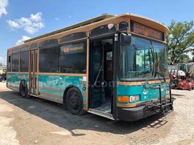 2009 GILLIG MODEL G27E102N2; LOW FLOOR BEACH TROLLEY PASSENGER BUS
